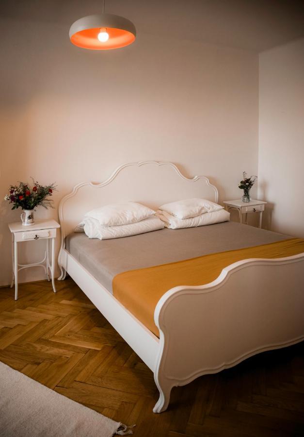 Kiki & Luky Family Apartment By Prague Castle Exterior photo